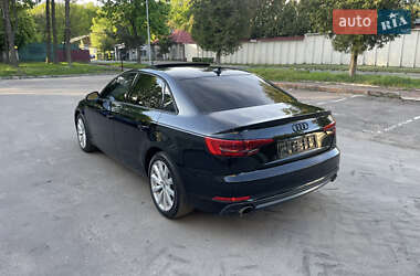 Седан Audi A4 2015 в 