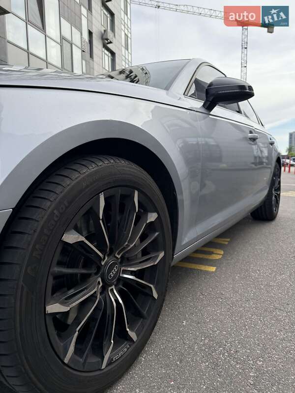 Седан Audi A4 2017 в Киеве