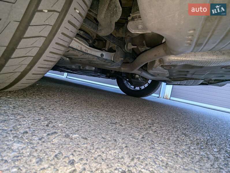 Седан Audi A4 2017 в Киеве