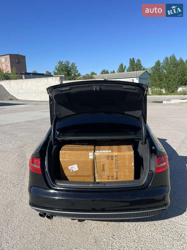 Седан Audi A4 2014 в Киеве