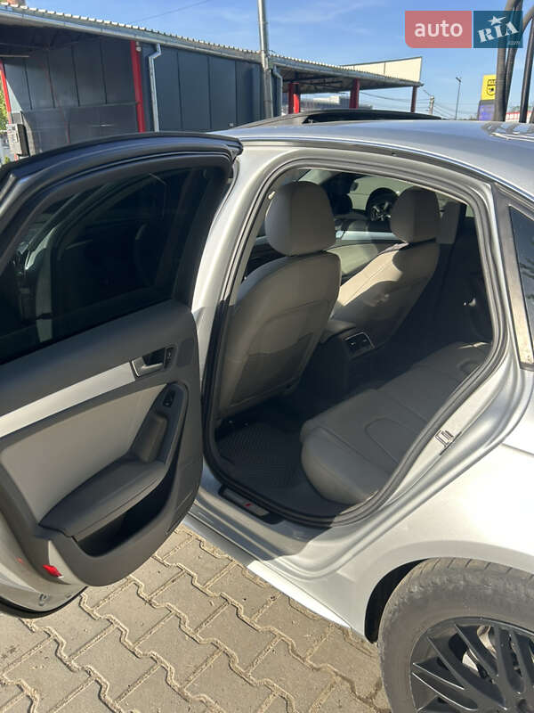 Седан Audi A4 2012 в Бориславе