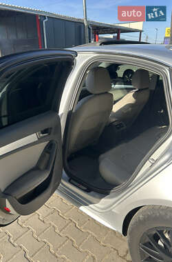 Седан Audi A4 2012 в 