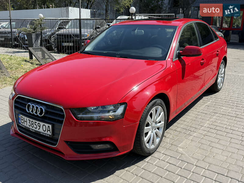 Седан Audi A4 2015 в 