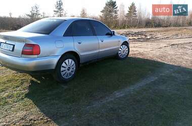 Седан Audi A4 1998 в 