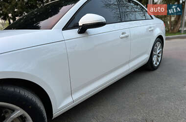 Седан Audi A4 2016 в 