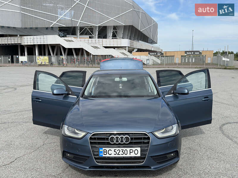Седан Audi A4 2015 в Львове