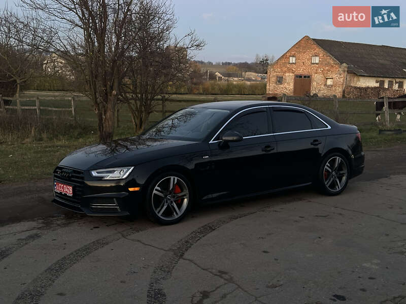 Седан Audi A4 2018 в 