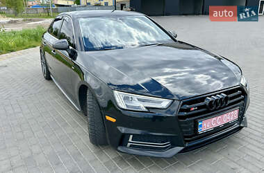 Седан Audi A4 2018 в 