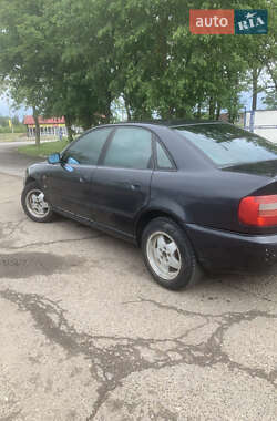 Седан Audi A4 1997 в Хотині