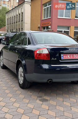 Седан Audi A4 2004 в 