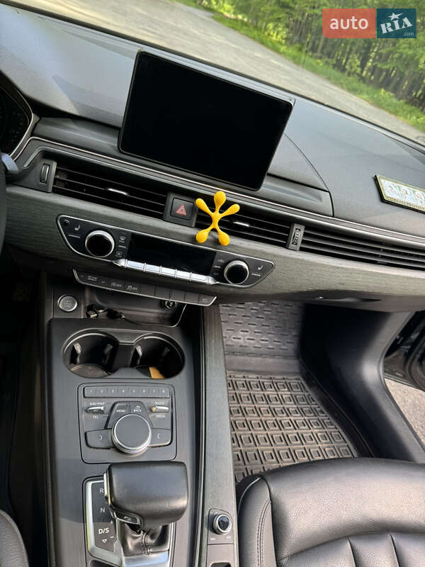 Седан Audi A4 2018 в Радомышле