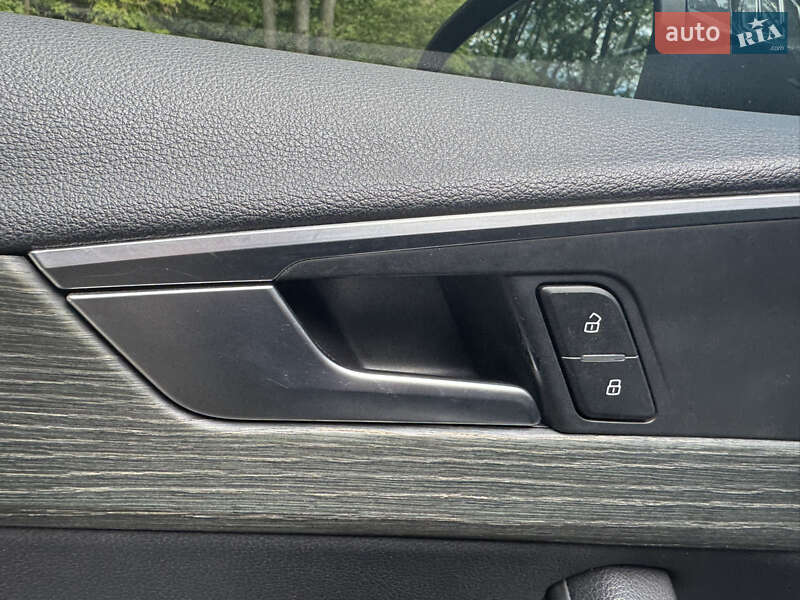Седан Audi A4 2018 в Радомышле