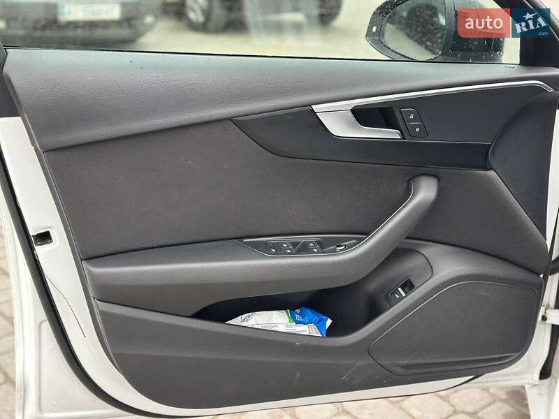 Седан Audi A4 2019 в Львові