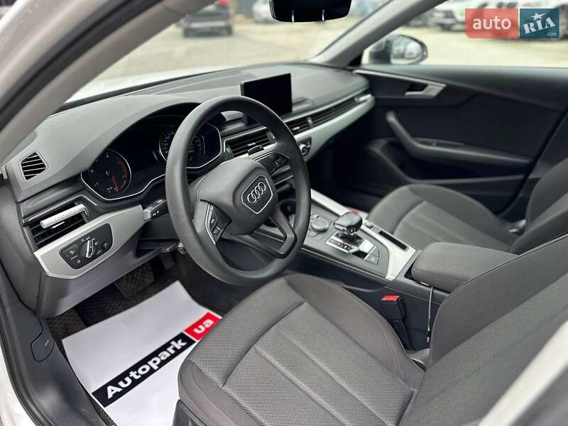 Седан Audi A4 2019 в Львові