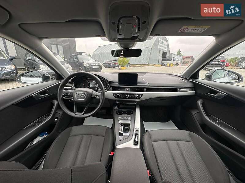 Седан Audi A4 2019 в Львові