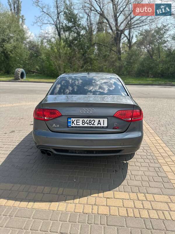 Седан Audi A4 2011 в Никополе