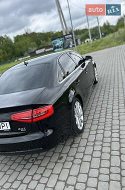 Седан Audi A4 2013 в Львове