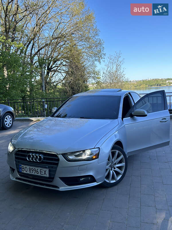 Седан Audi A4 2012 в 
