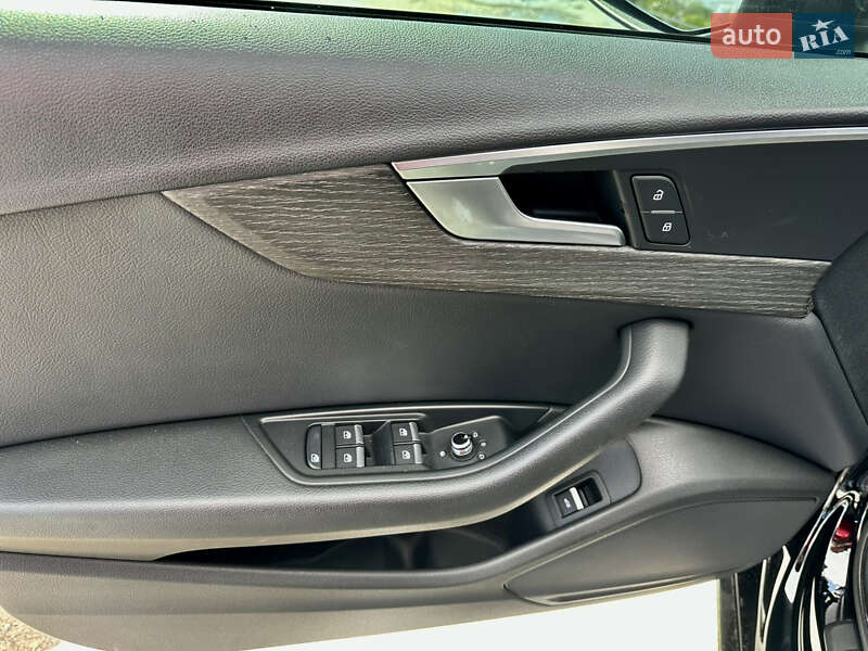 Седан Audi A4 2017 в Киеве