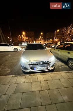 Седан Audi A4 2021 в 