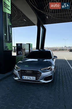 Седан Audi A4 2021 в 