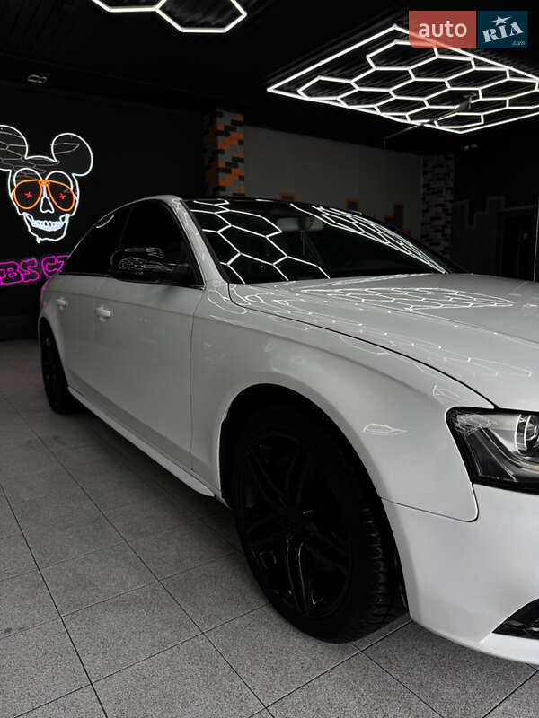 Седан Audi A4 2013 в Житомире