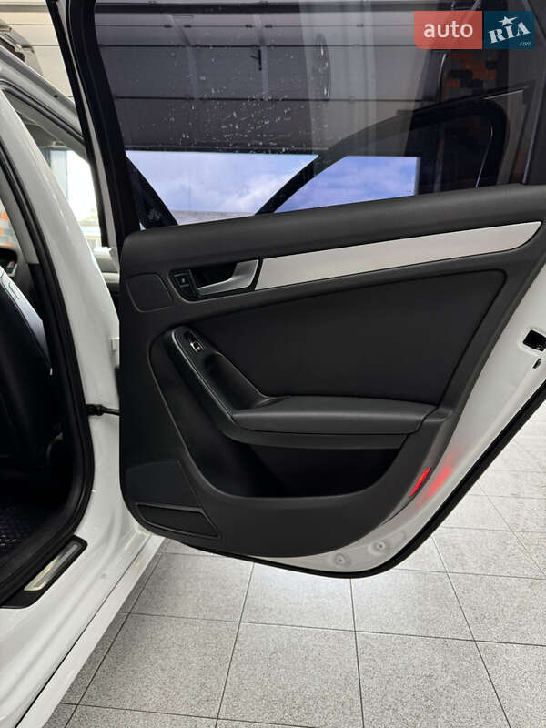 Седан Audi A4 2013 в Житомире