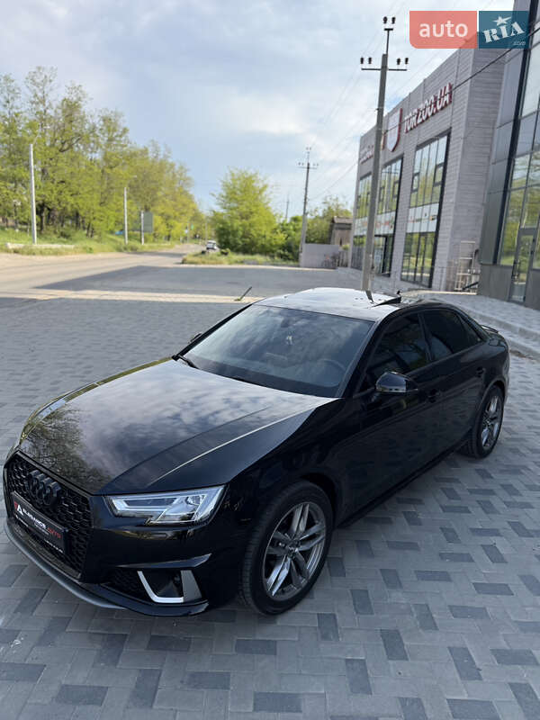 Седан Audi A4 2016 в Одесі