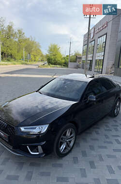 Седан Audi A4 2016 в 
