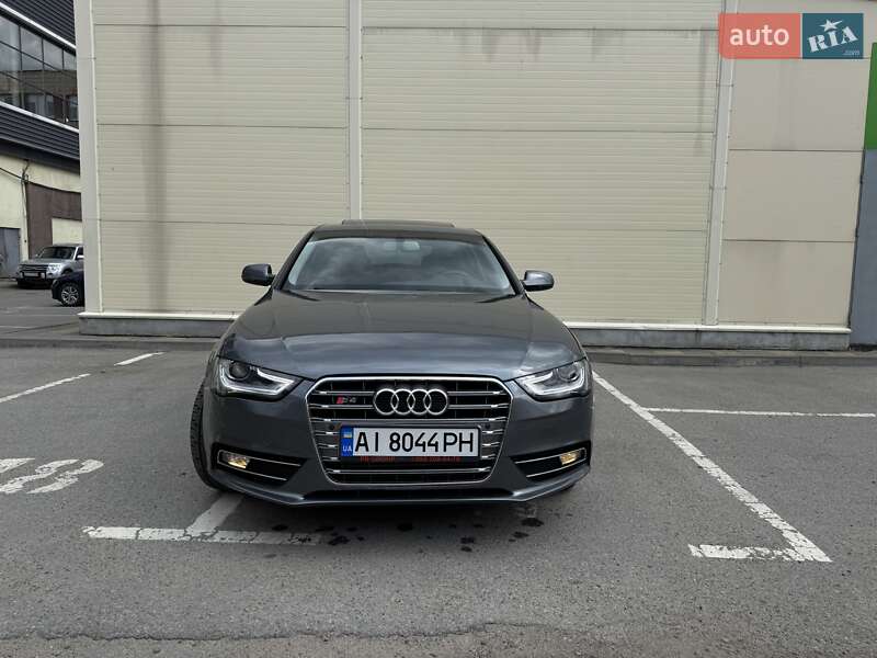 Седан Audi A4 2014 в Києві