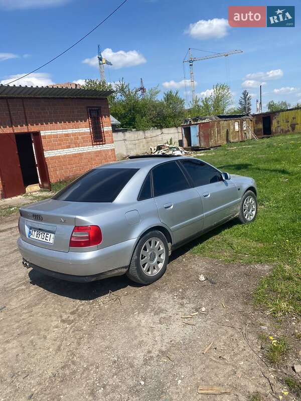 Седан Audi A4 2000 в 