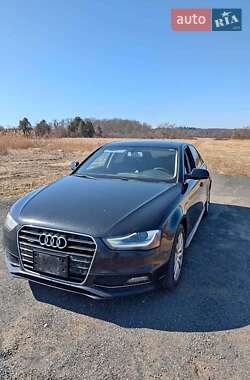 Седан Audi A4 2015 в Львові