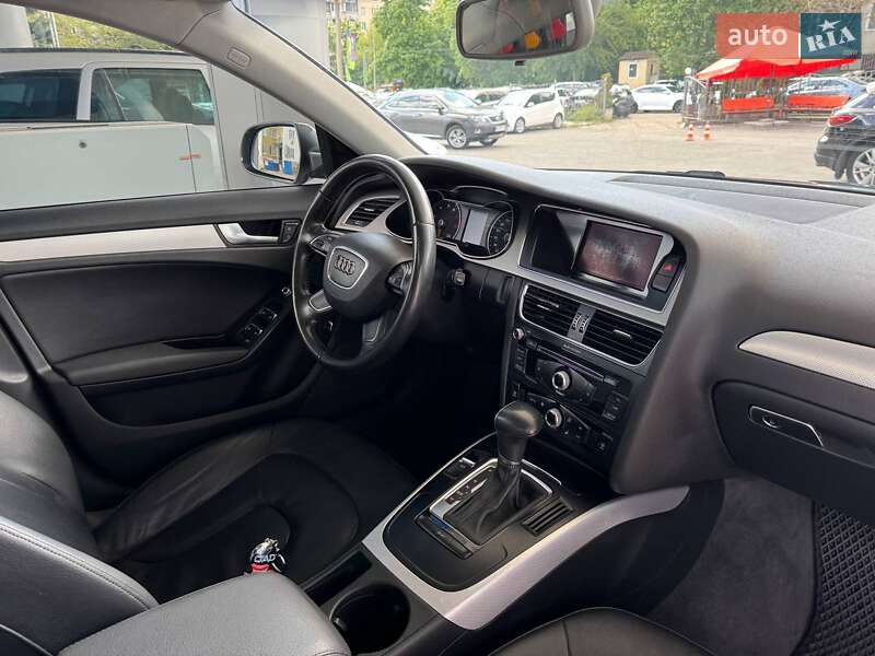 Седан Audi A4 2012 в Одесі