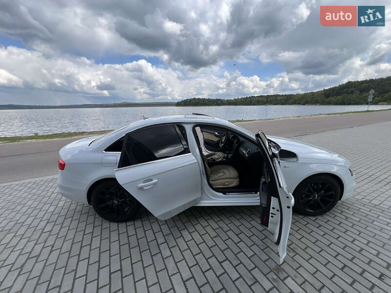 Седан Audi A4 2014 в Львові