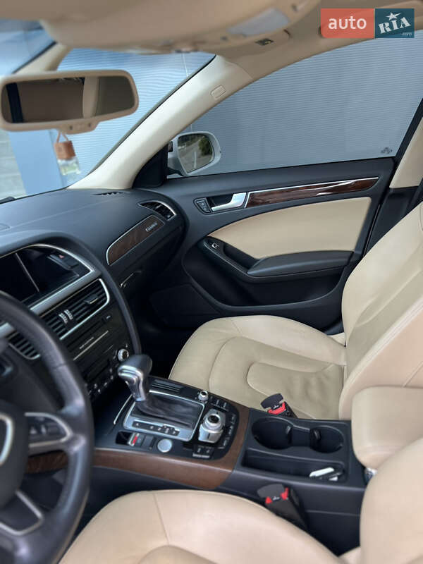 Седан Audi A4 2014 в Львові