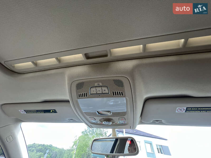 Седан Audi A4 2014 в Львові