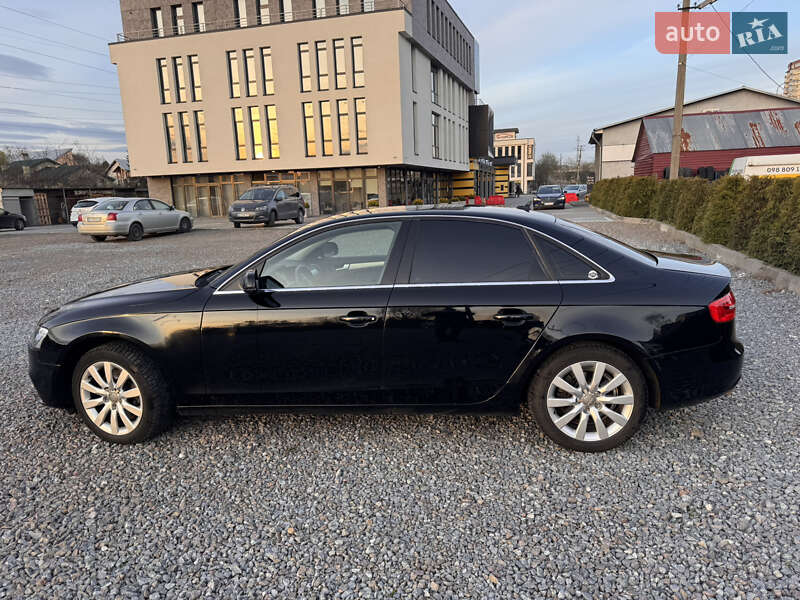 Седан Audi A4 2013 в Львове