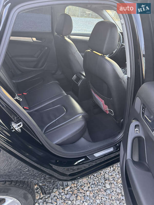 Седан Audi A4 2013 в Львове