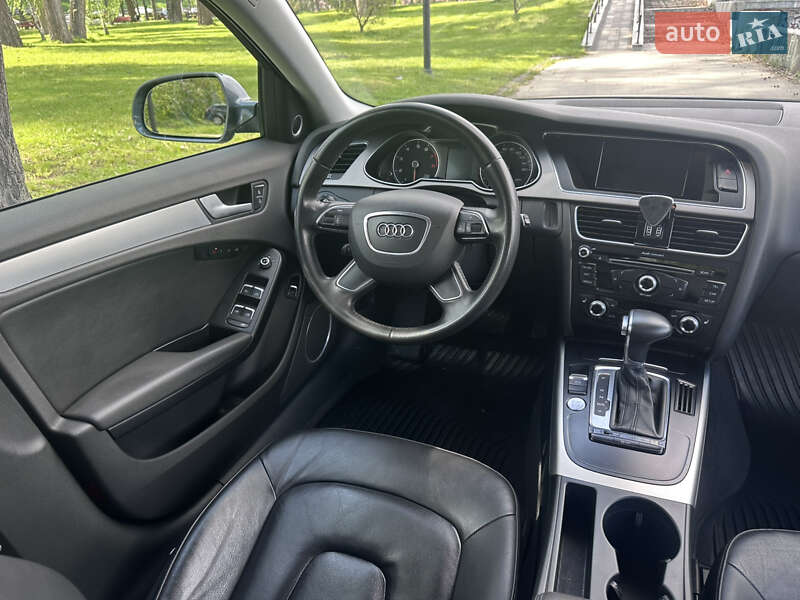 Седан Audi A4 2014 в Киеве