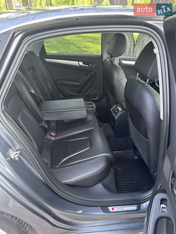 Седан Audi A4 2014 в Киеве