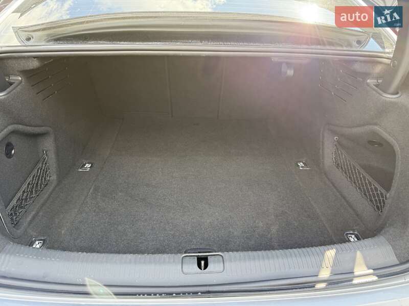 Седан Audi A4 2020 в Львове
