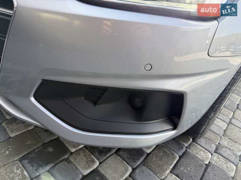 Седан Audi A4 2020 в Львове