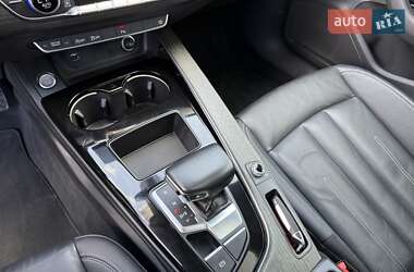 Седан Audi A4 2020 в 