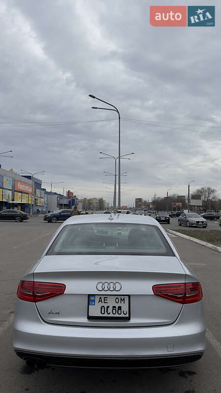 Седан Audi A4 2014 в Днепре