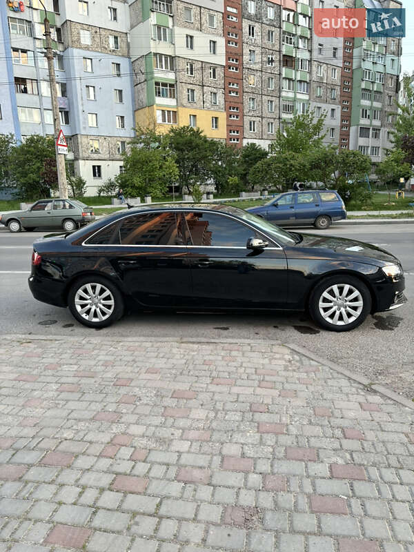 Седан Audi A4 2010 в Ивано-Франковске