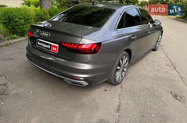 Седан Audi A4 2021 в 