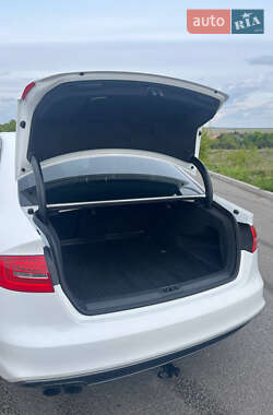 Седан Audi A4 2014 в 
