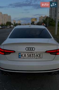 Седан Audi A4 2017 в 