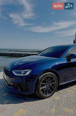 Седан Audi A4 2020 в 