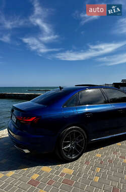 Седан Audi A4 2020 в 